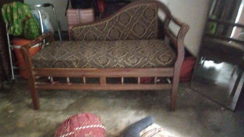 I want to sale sofa set 11