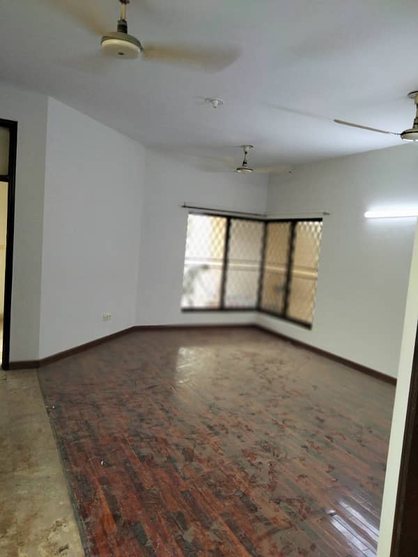 MIAN ESTATE OFFERS KANAL 1 STOREY INDEPENDENT HOUSE AVAILABLE FOR RENT ONLY FOR FAMILY 14