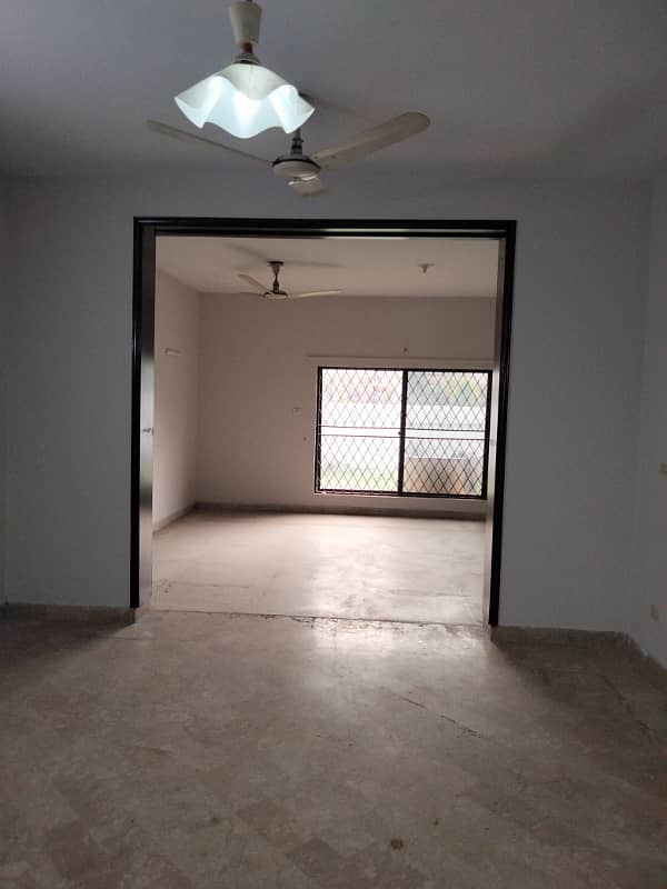 MIAN ESTATE OFFERS KANAL 1 STOREY INDEPENDENT HOUSE AVAILABLE FOR RENT ONLY FOR FAMILY 16