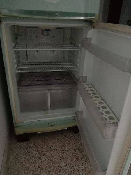 excellent condition refrigerator 3