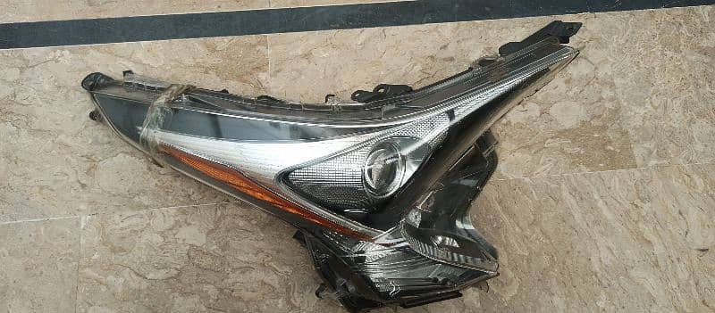 Head Light Toyota Prius 2014 1