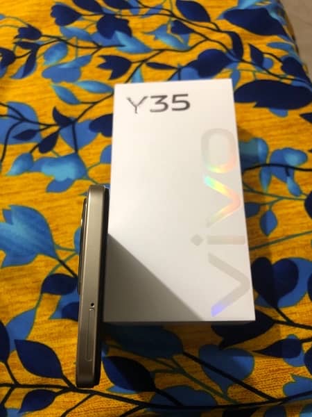 Vivo Y35 4