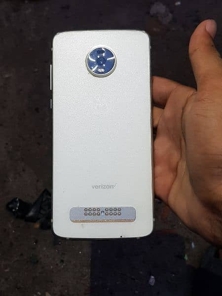 Moto Z4 4GB 128GB (pta approved) 1