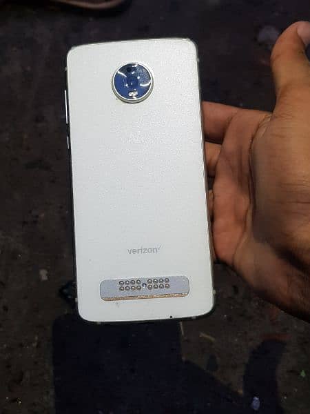 Moto Z4 4GB 128GB (pta approved) 2