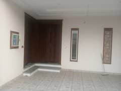 10 MARLA BRAND NEW HOUSE AVAIABLE FOR RENT