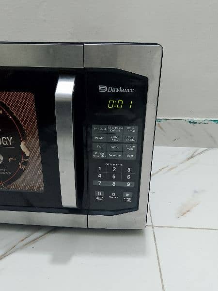 Dawlance microwave oven 2 in 1 grill baking bhi hote h large size 1