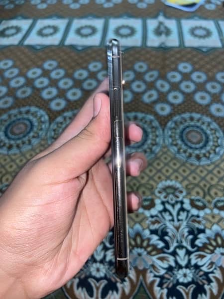 iphone xs panel damage 2