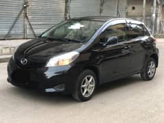 Vitz 2012/15 pearl black 4 Grade import