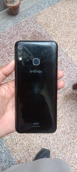 infinix hot 8 lite 2 /32  good condition box bhi ha panel change hai 2