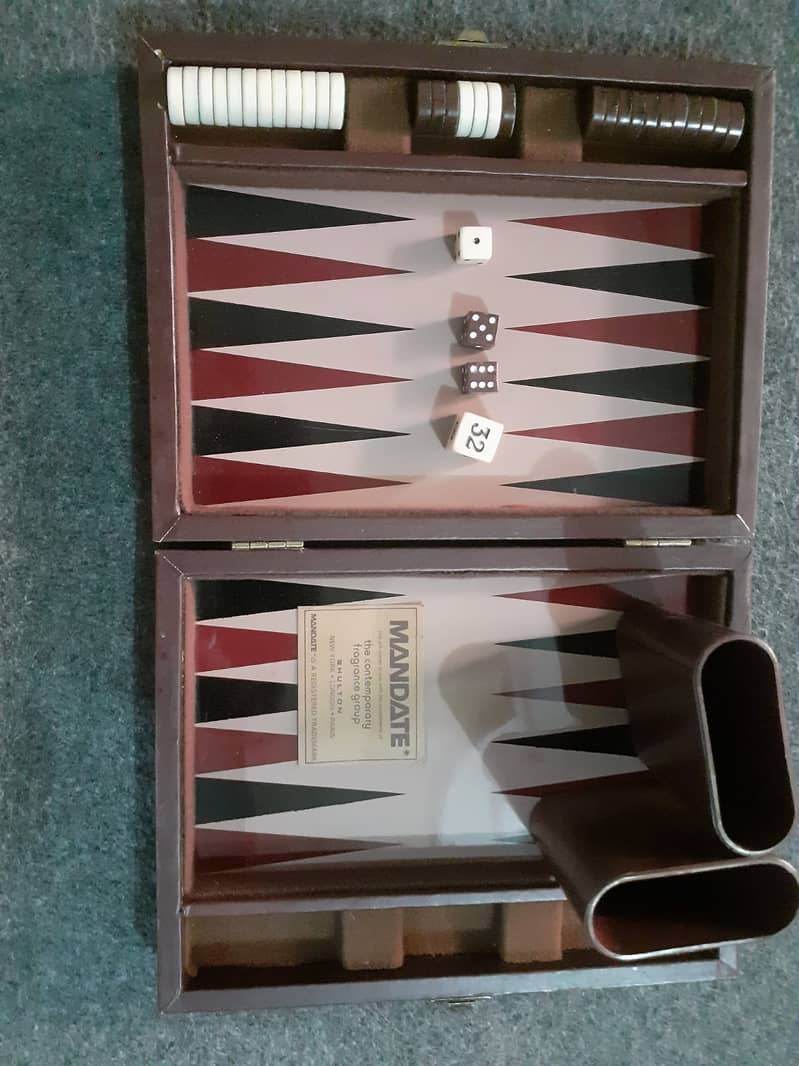 Backgammon  game board in leather casing (imported) 0