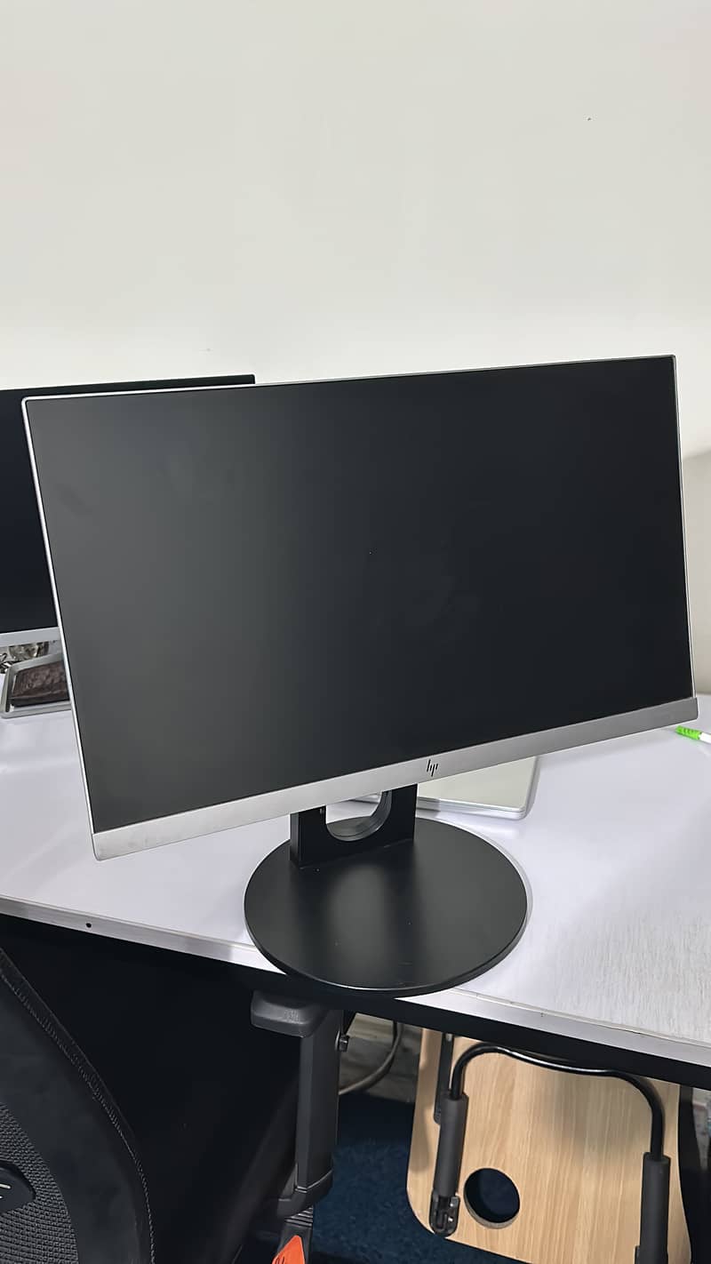 HP 22-inch bezel-less monitor 1920 x 1080 at 60 Hz 1