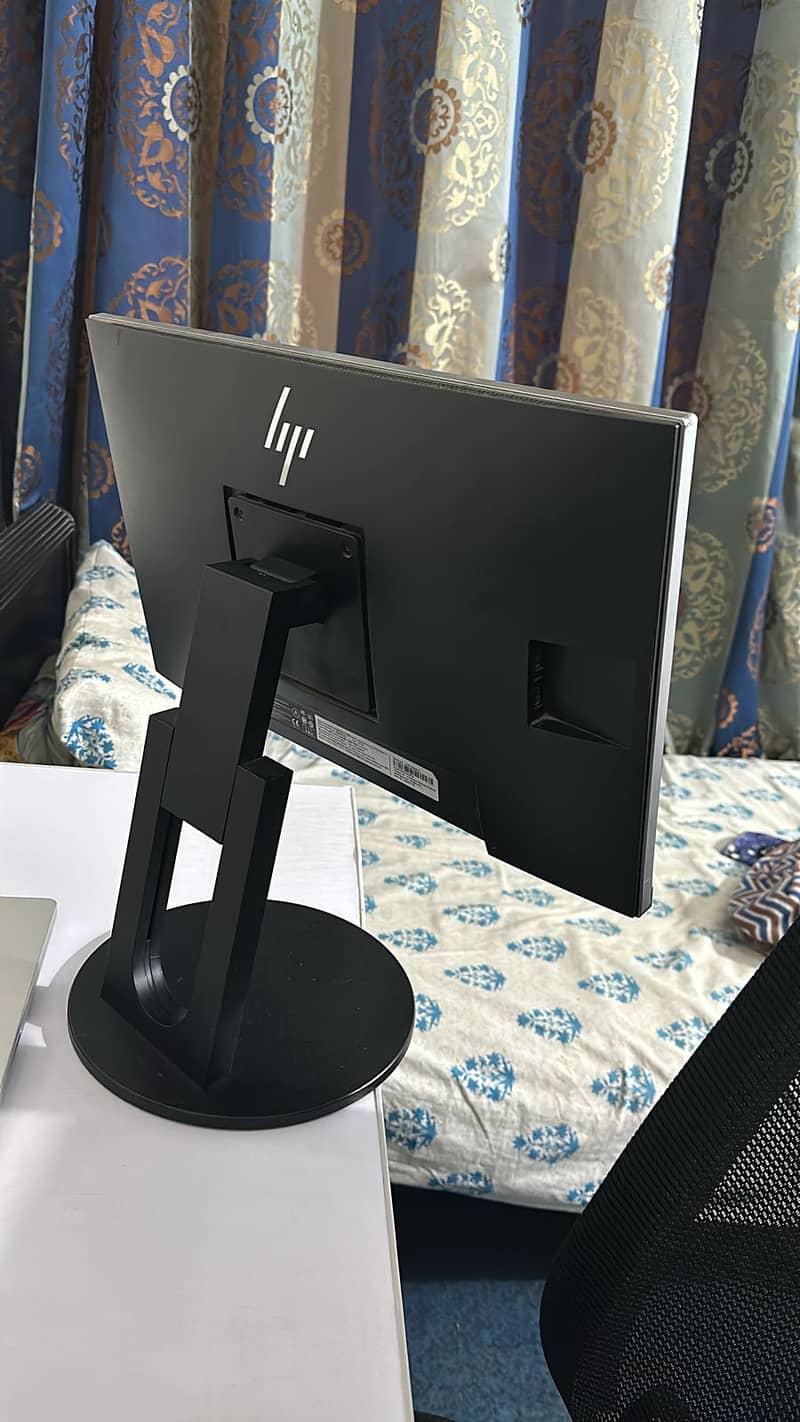 HP 22-inch bezel-less monitor 1920 x 1080 at 60 Hz 2