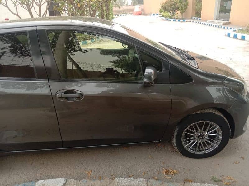 Toyota Vitz 2015 0