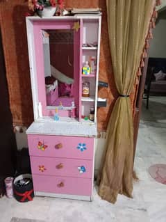 Bed ar Dressing table