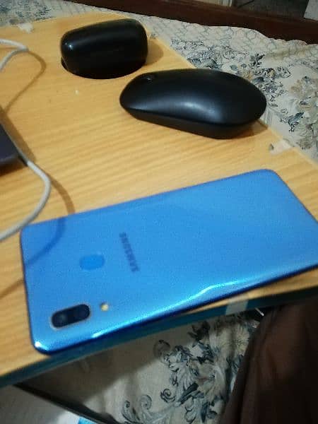 Samsung galaxy A30 4/64 1