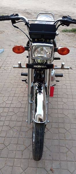 Honda 125self start motorcycle 3