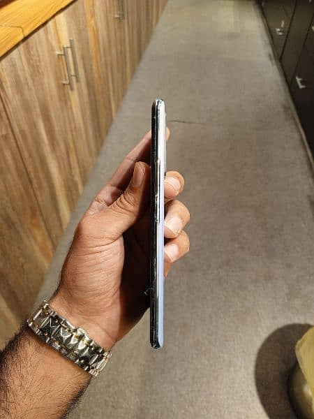 vivo v20se with box and charger 2