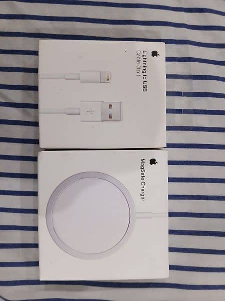 Magsafe Charger & Lightning to USB Cable 0