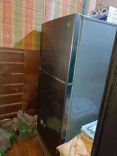 fridge/ refrigerator 3