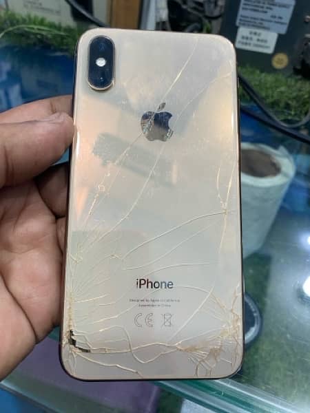 iclouded iphone xs , 128 gb , non pta no open back glass break 1
