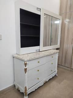 Dressing Table with Storage mirror