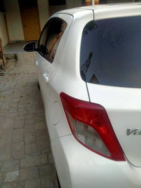 Toyota Vitz 2011 8