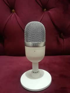Razer Seiren Mini - Mercury Ultra-compact Streaming Microphone