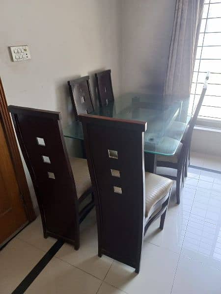 6 person Dining Table in very good condition. Price is very reasonable 1