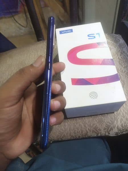 vivo s1 4/128 PTA approved with box charger 7