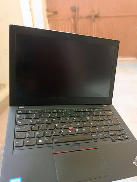 Lenovo thinkpad x280(i5 8th Gen) 4