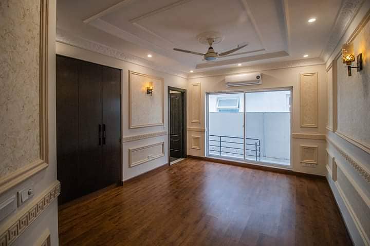 1-Kanal Ideal Location Beautiful Luxurious Bungalow With For Rent in DHA Phase 4 Lahore 0