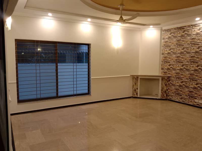 1-Kanal Ideal Location Beautiful Luxurious Bungalow With For Rent in DHA Phase 4 Lahore 4