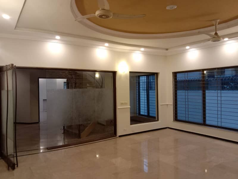 1-Kanal Ideal Location Beautiful Luxurious Bungalow With For Rent in DHA Phase 4 Lahore 5