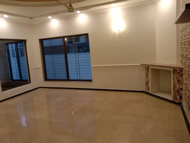 1-Kanal Ideal Location Beautiful Luxurious Bungalow With For Rent in DHA Phase 4 Lahore 6