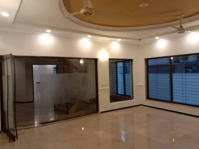 1-Kanal Ideal Location Beautiful Luxurious Bungalow With For Rent in DHA Phase 4 Lahore 7