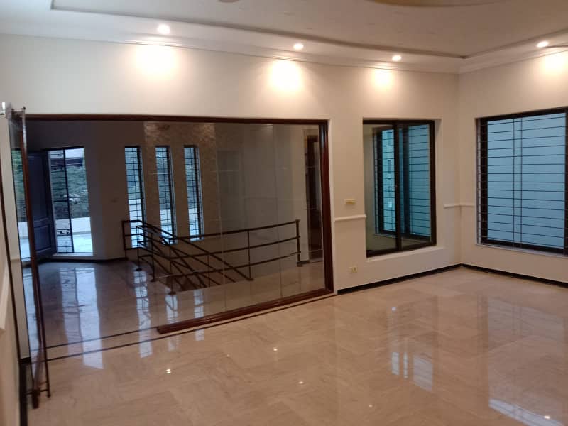 1-Kanal Ideal Location Beautiful Luxurious Bungalow With For Rent in DHA Phase 4 Lahore 11