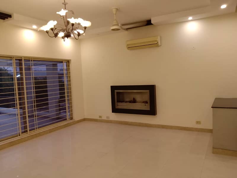 1-Kanal Ideal Location Beautiful Luxurious Bungalow With For Rent in DHA Phase 4 Lahore 23