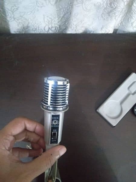 microphone 4