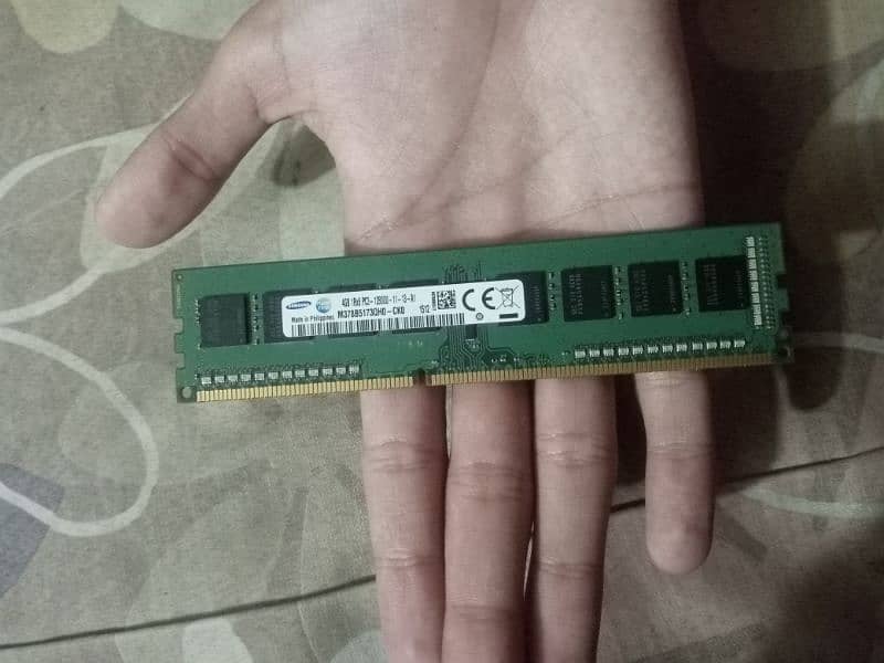 2x 4GB Ram DDR3. 0