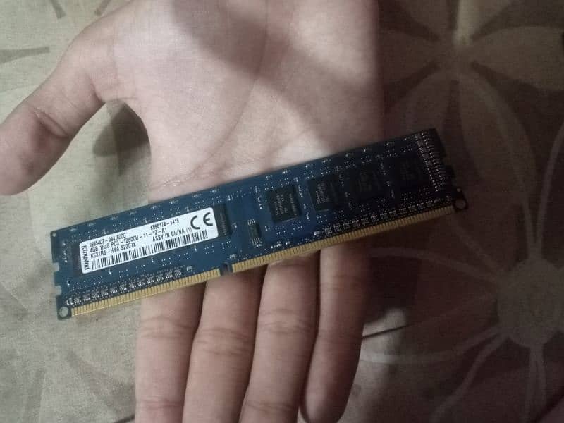 2x 4GB Ram DDR3. 1