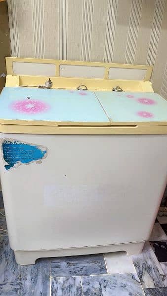 Kenwood washing machine with dryer good condition. . 1
