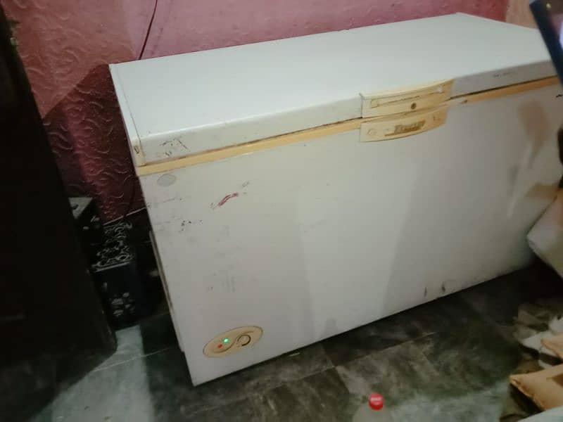 waves freezer in good condition 3
