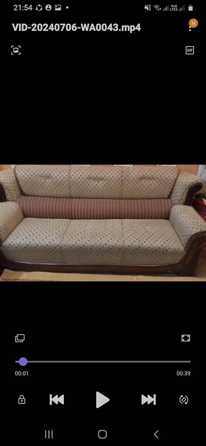6 seater Very neat and clean' only 2 years used. 2