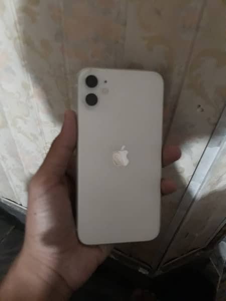 I am selling iphone 11 in an affordable price contact: 03204315131 1