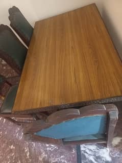 Dining table with 6 charis in perfect condition for sale