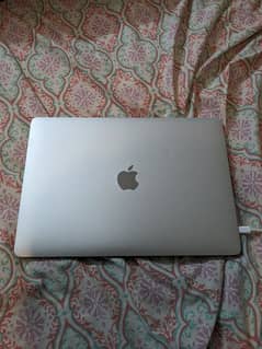 Apple MacBook Pro 2020 core I5 + 8gb ram