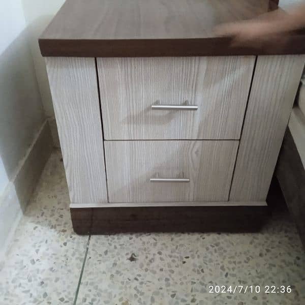 bedroom set king size bed in good condition 0