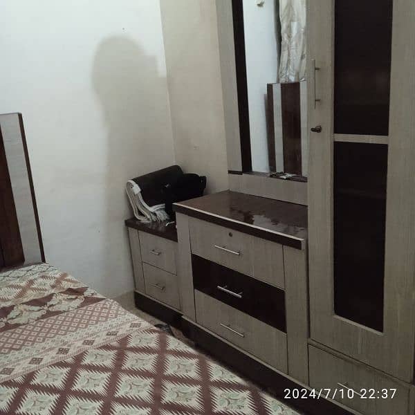 bedroom set king size bed in good condition 3