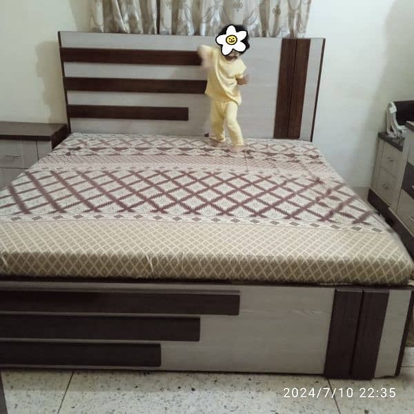 bedroom set king size bed in good condition 4