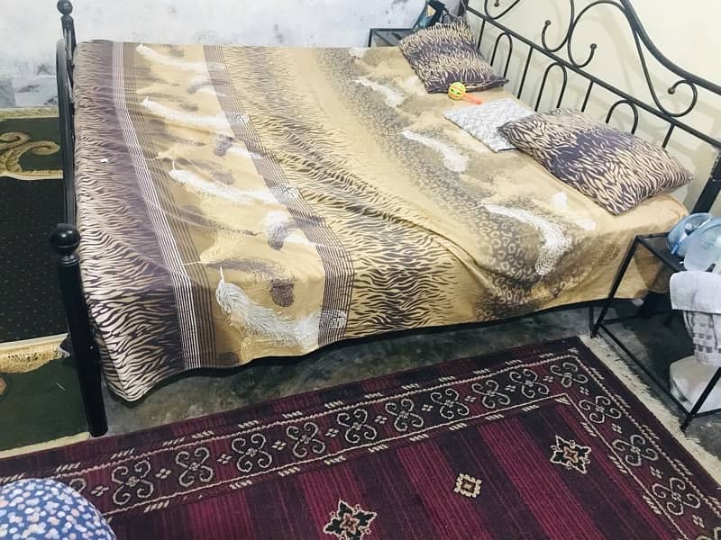King size double iron bed 5